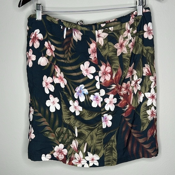 Chaser Floral Drawstring Waist Mini Skirt With Button Front Detail Size Medium - Picture 3 of 4